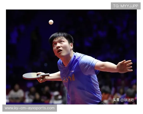 乒乓球老将情怀回归，观众为其动情送上掌声