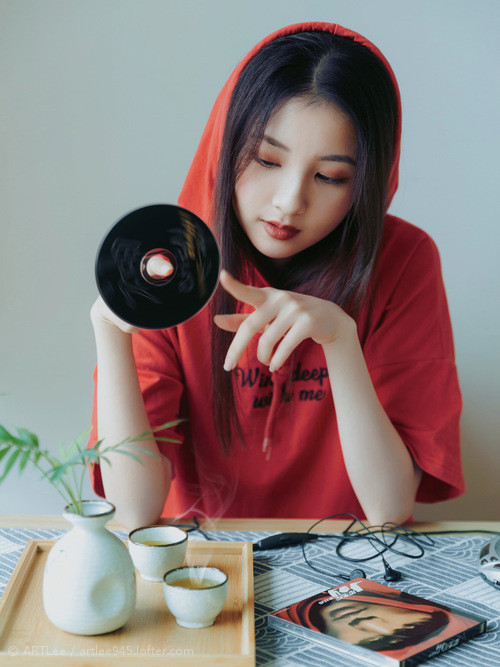 “沙滩手球在天府新区赛场精彩亮相,运动员拼尽全力”