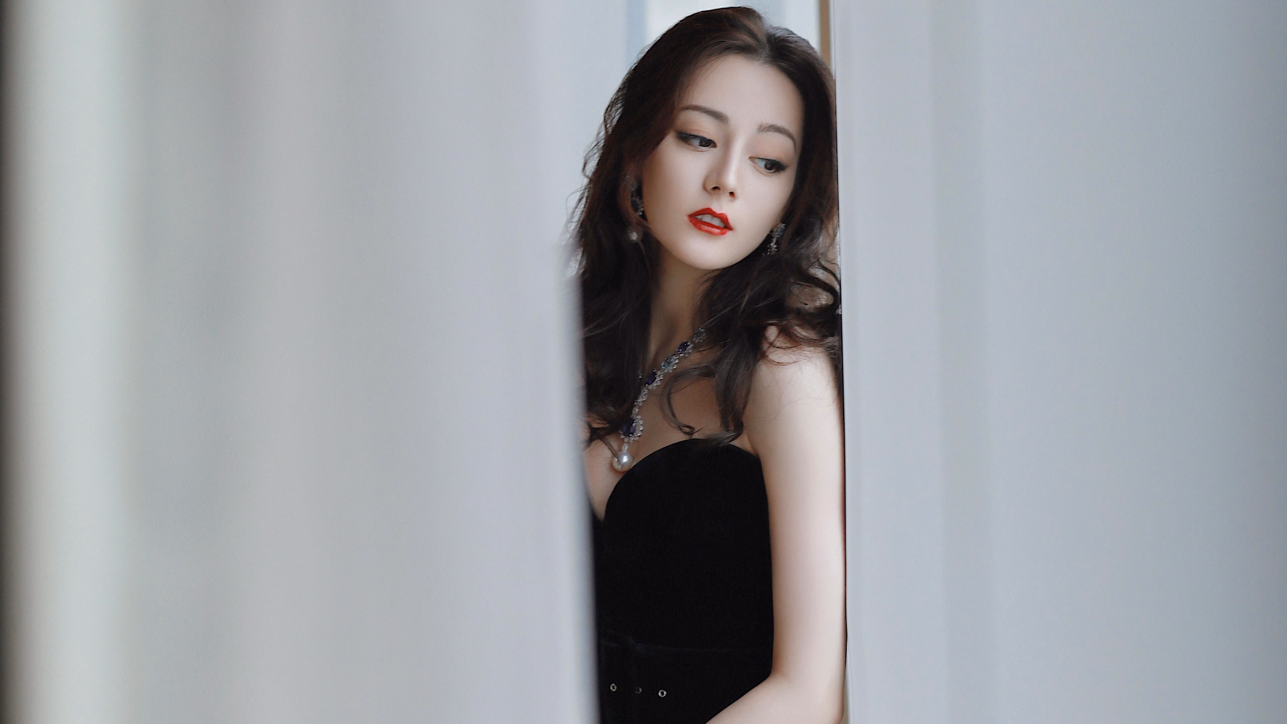 突尼斯女将自由泳爆发力十足，突尼斯女将自由泳爆发力十足是谁