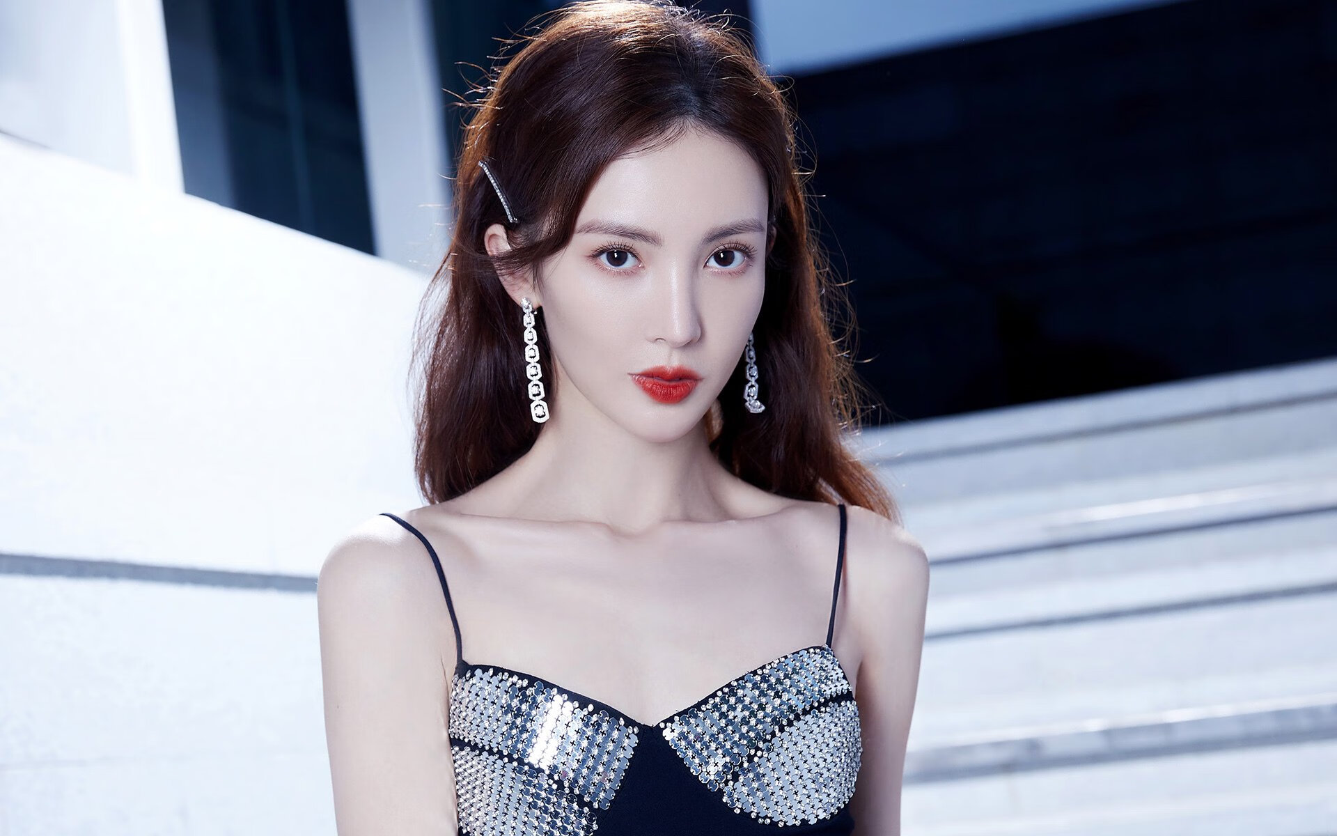 突尼斯女将自由泳爆发力十足，突尼斯女将自由泳爆发力十足是谁