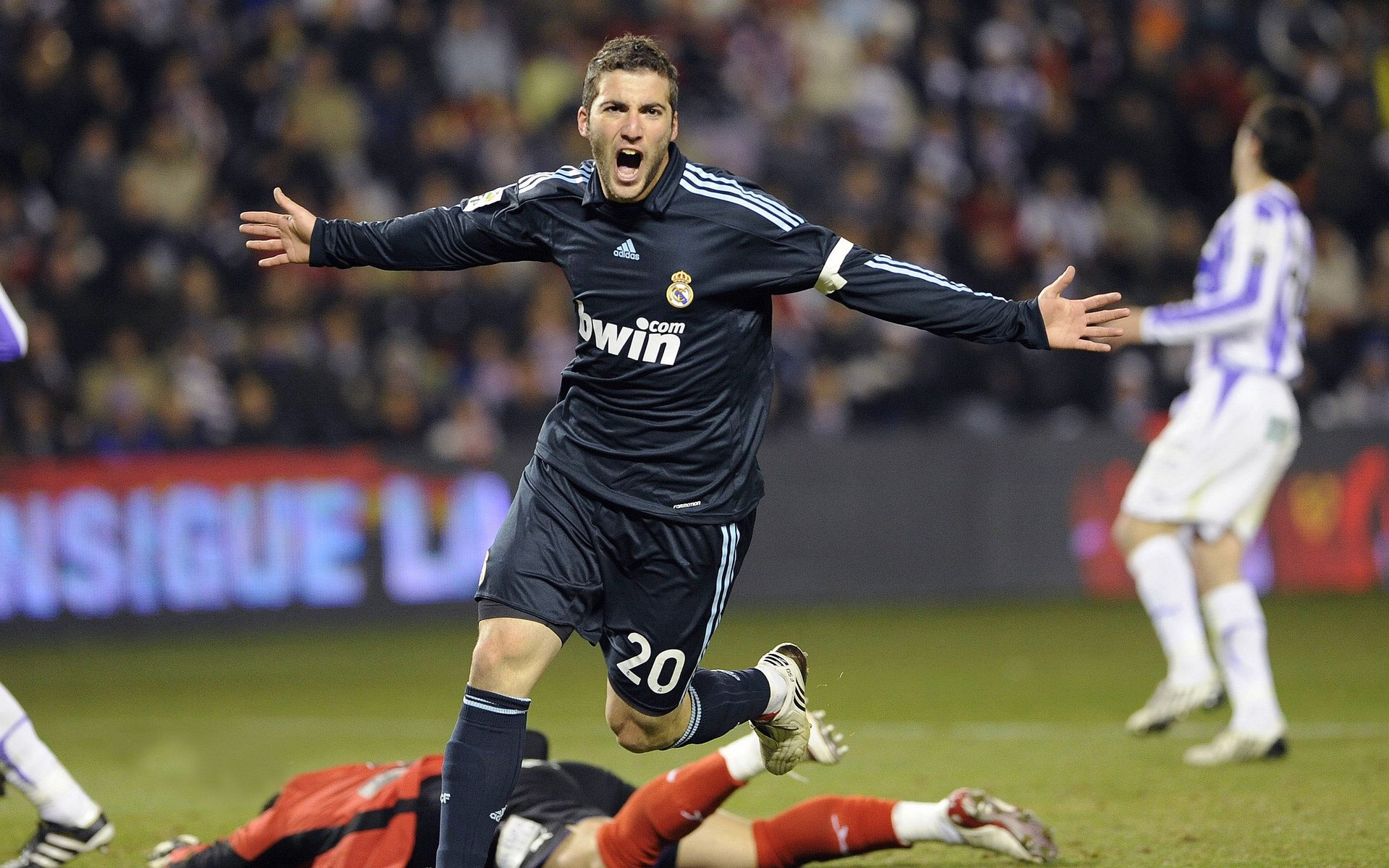 爱游戏体育-胡贝特·科斯稳步提升成绩赢得掌声，ipfs胡安贝内特简介