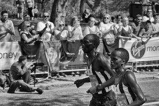 爱游戏官网-非洲锦标赛中，南非队奋勇拼搏，冲击历史第一高光，南非洲杯小组赛